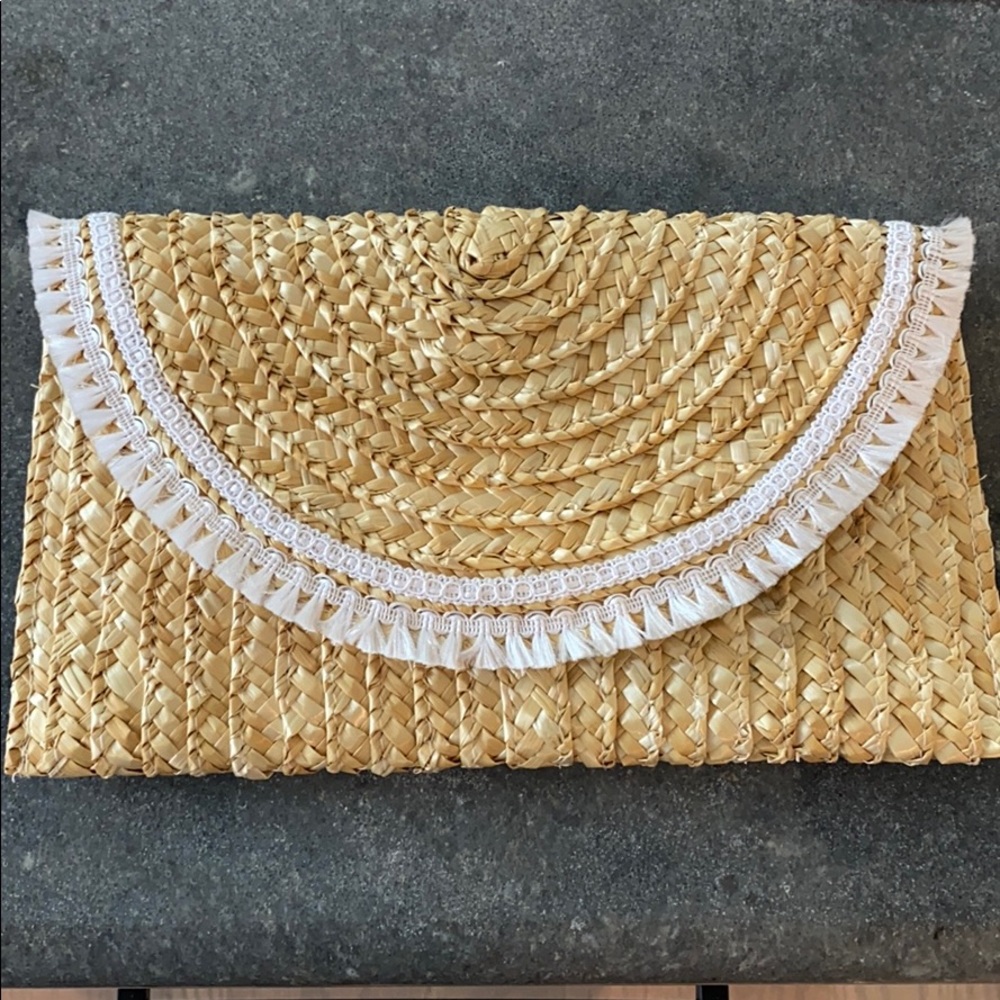 Straw clutch